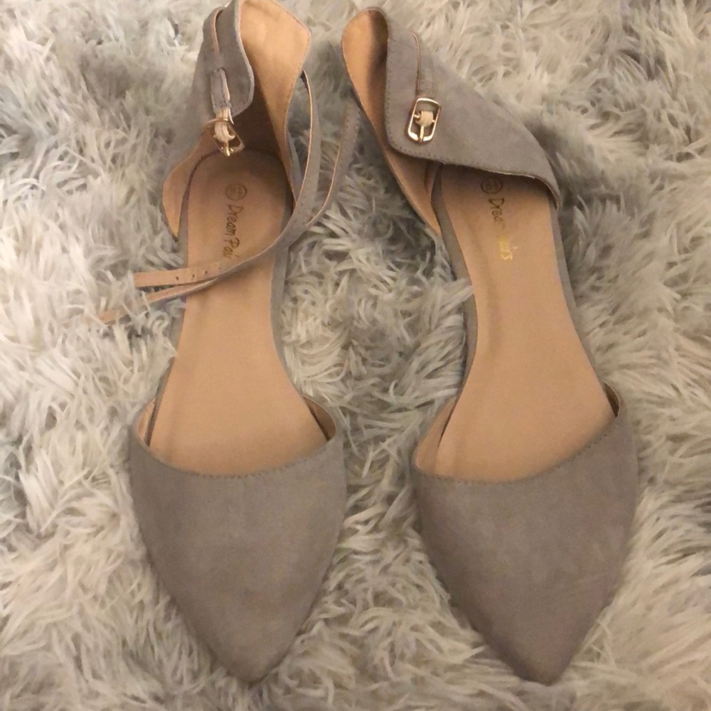 Gray sandals! 🤍